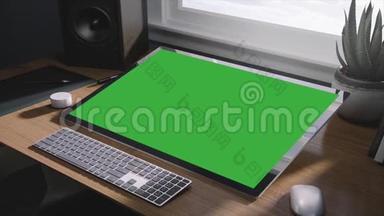 绿色屏幕电脑。 办公室里的电脑和键盘。 绿色屏幕画面